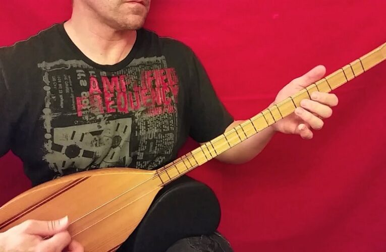 Uncover the Joy of Playing the Traditional Saz Instrument