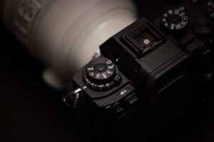 Revolutionizing One-Handed Camera Operation with Design
